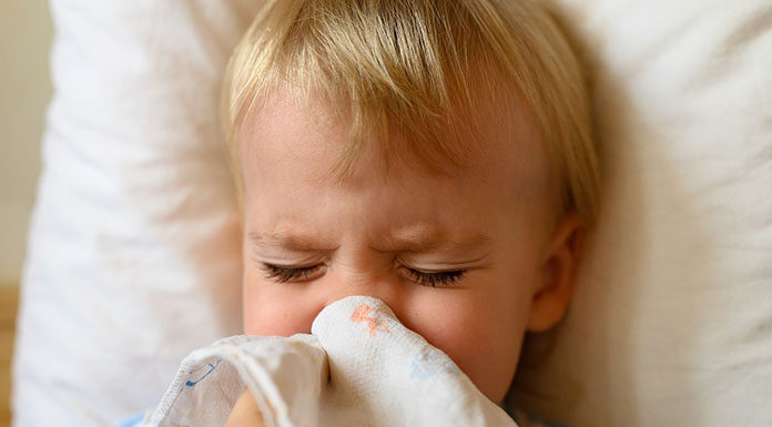 Jak pomóc dziecku w trakcie przeziębienia
