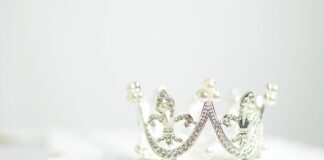 Co symbolizuje Tiara?